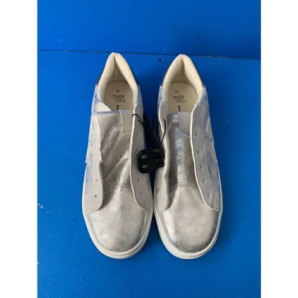 Time and Tru Womens White w/ Gold Heel SIZE 11 Faux Leather Tennis Shoe NW - Picture 3 of 5